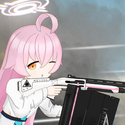 "ほら、先生も早くおじさんの後ろにっ"