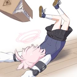 ずっこけるホシノ
