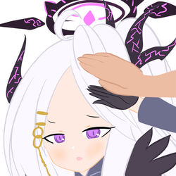 あの、、、その、、、そんなに撫でないでくれる？