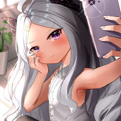 自撮りに挑戦してみるヒナちゃん