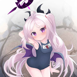 水着のヒナ