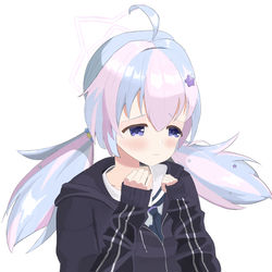 杏山カズサの