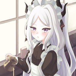 メイドヒナ