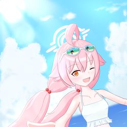 海ではしゃぐホシノ
