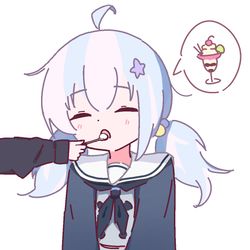 パフェ食べるレイサ
