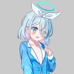 パジャマ半脱ぎのアロナ