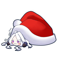 Hiniature under a santa hat