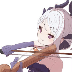 バイオリンも弾けるヒナ