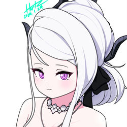〈ヒナ（ドレス）〉