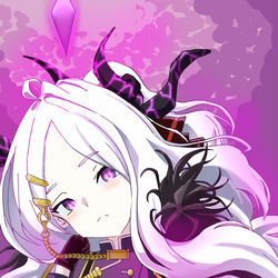 悩むヒナ