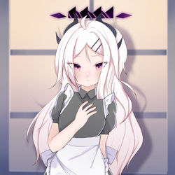 メイド服ヒナちゃん