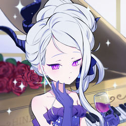 『顔に何か……？』
