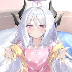 ブルーアーカイブ　ハグ待ちヒナちゃ